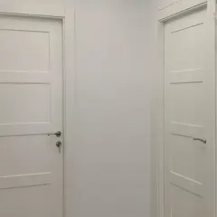 Puertas de interior blancas con paneles, un estilo que se lleva mucho.