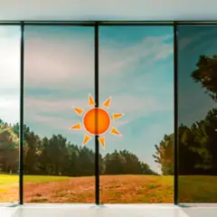 Ventana con **cristales que se oscurecen con el sol**, mostrando un paisaje de campo y árboles.