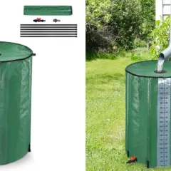 Barril verde para recoger agua de lluvia, con medidor de nivel. Se muestra vacío y recibiendo agua de un canalón.