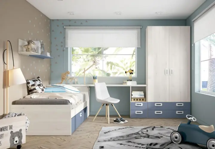 Habitación juvenil con cama, escritorio y armario. Ideas de pintura y decoración con dinosaurios y un coche de juguete.