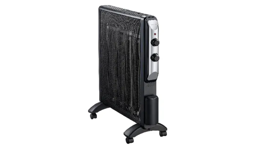 Radiador de mica negro con ruedas y dos perillas de control.
