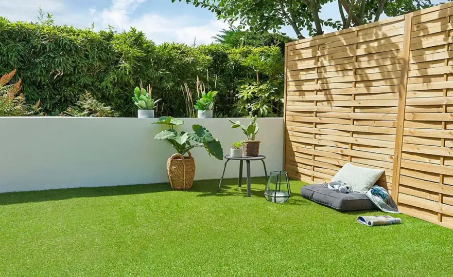 Césped artificial en terraza - Guía completa para instalarlo