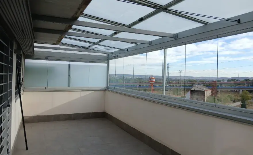 Cerramiento abatible de terraza - ¿Merece la pena? Guía completa