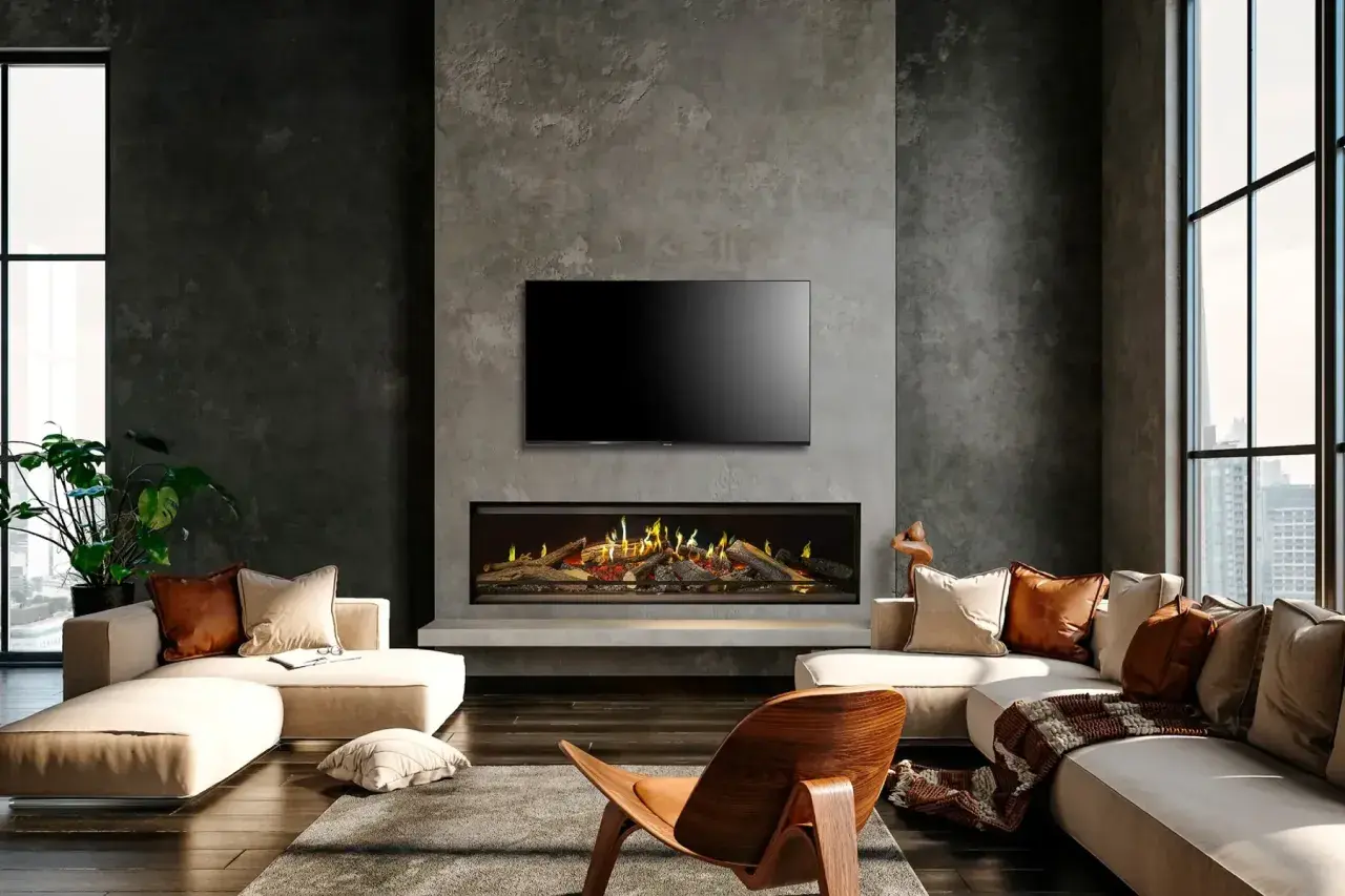 Sala moderna con chimenea de obra y televisión. El tiro de chimenea de obra está limpio y listo para el fuego.