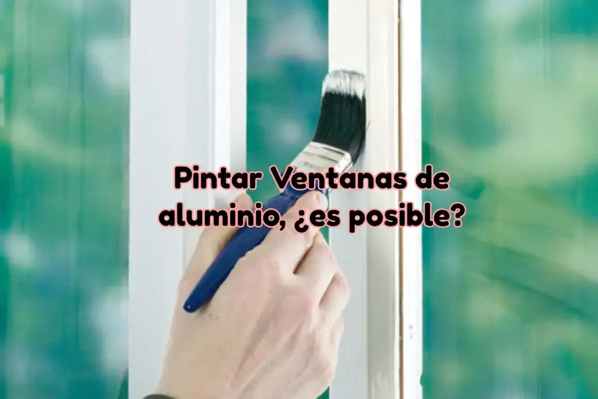 Pintar ventanas de aluminio sin lijar es posible. Mano aplica pintura blanca a un marco de ventana de aluminio.